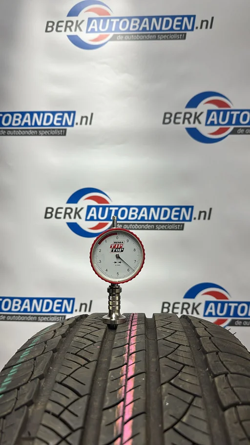 4x Michelin Latitude Tour HP 255/60 R20 113V XL 255/60/20 2556020 (Prijs = 4 banden)