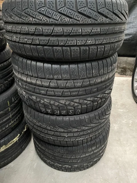 20 '' Winterbanden Pirelli 245-35-20 + 295-30-20 Profiel 7 / 6,5 mm