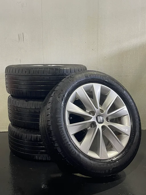 Te koop Seat Leon/Arona velgen set + nieuwe banden