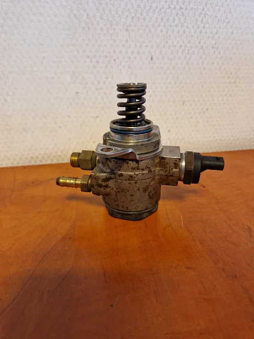 brandstofpomp 1.4 VAG Group 03C127026E