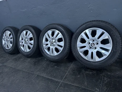 Nieuwe originele Renault Trafic Facelift 17 inch velgen 5x114,3 TPMS zomerbanden 215/60R17C Goodyear