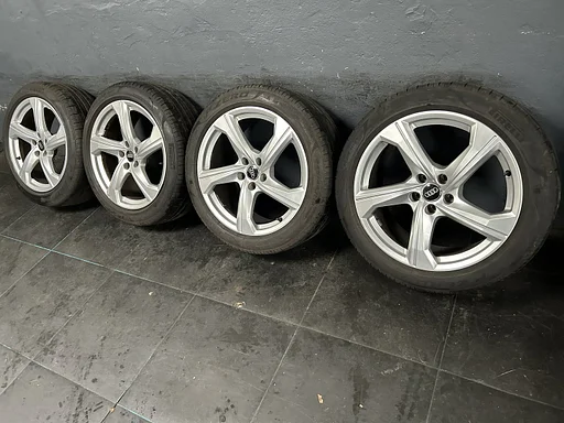 6-7mm! Originele Audi Q3 83A 19 inch Rotor velgen 5x112 zomerbanden 245/45R19 Pirelli