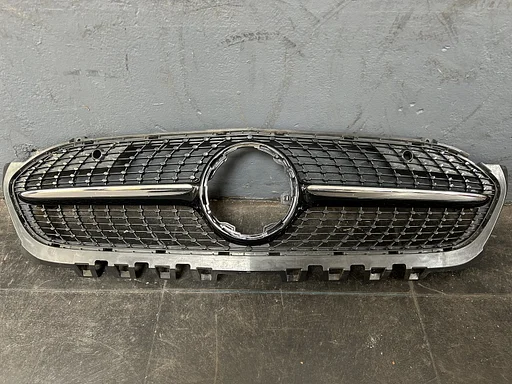 Originele Mercedes A-Klasse W177 Diamond Grill zwart Distronic
