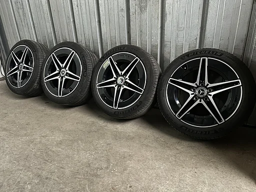 6,5mm! Originele Mercedes AMG C300E Hybrid W206 18 inch breedset zwarte velgen 5x112 TPMS zomerbanden 225/45R18 Michelin