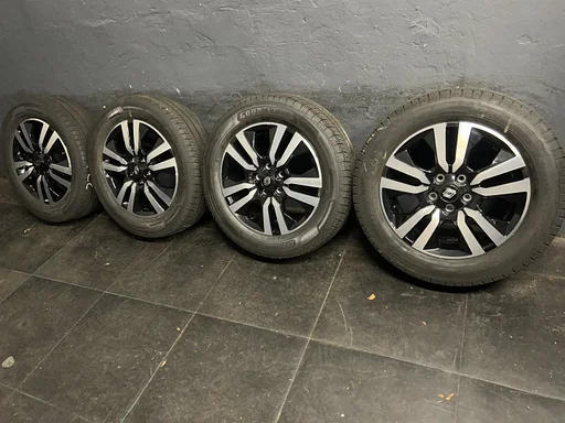 Nieuwe originele Renault Trafic Avens Noir Diamantee 17 inch zwarte velgen 5x114,3 TPMS zomerbanden 215/60R17C Goodyear