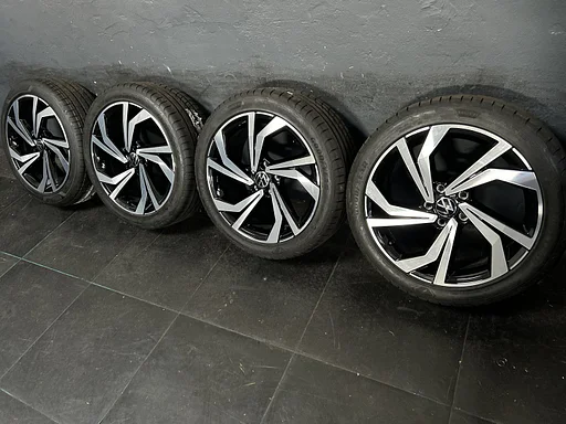 Nieuwe originele VW Caddy 18 inch zwarte velgen 5x112 zomerbanden 225/45R18 Goodyear