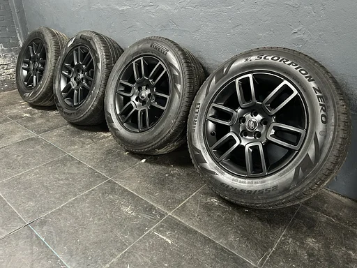 6mm! Land Rover Defender 19 inch zwarte velgen TPMS 5x120 AllSeasonBanden 255/65R19 Pirelli
