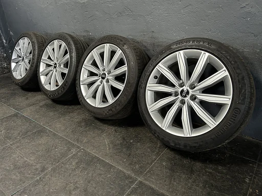Originele Audi Q3 83A 19 inch velgen 5x112 zomerbanden 245/45R19 Continental