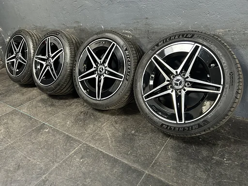 7mm! Originele Mercedes AMG C300E Hybrid W206 18 inch breedset zwarte velgen 5x112 TPMS zomerbanden 225/45R18 Michelin