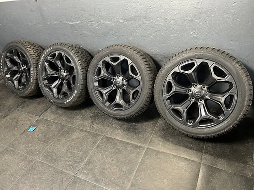 9mm! Originele Dodge RAM 1500 22 inch zwarte velgen 6x139.7 AllSeasonBanden 285/45R22 Yokohama