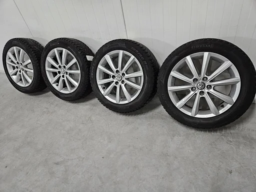 Originele VW Polo 6 AW Merano 2G 16 inch velgen 5x100 winterbanden 185/60R16 Pirelli