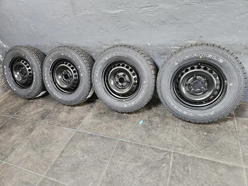 Nieuwe originele VW Transporter OffRoad A/T 4x4 T5 GP T6 T6.1 T7 Multivan Bulli 16 inch zwarte staal 5x120 AllSeasonBanden 225/70R16 Triangle