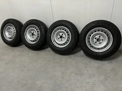 Nieuwe originele VW Craft MAN TGE Facelift 2025 16 inch stalen velgen TPMS 5x120 zomerbanden 205/75R16C Giti