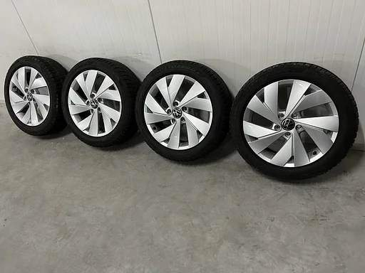 6,5mm! Originele VW Golf 8 5H Belmont 17 inch velgen 5x112 winterbanden 205/50R17 Pirelli