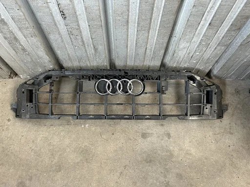 Originele Audi Q8 SQ8 4M8 Voorbumper radiator grill 4M8807233A