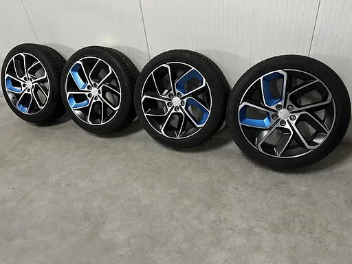 8mm! Originele Lynk & Co 20 inch zwarte velgen 5x108 winterbanden 235/45R20 Continental