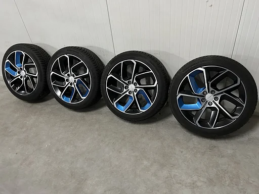 8mm! Originele Lynk & Co 20 inch zwarte velgen 5x108 winterbanden 235/45R20 Continental