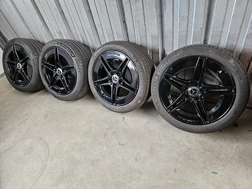 6-7mm! Originele Mercedes AMG C300E Hybrid W206 18 inch breedset zwarte velgen 5x112 TPMS zomerbanden 225/45R18 Michelin