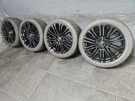 7-8mm! Originele Audi A5 B9 8W 18 inch zwarte velgen 5x112 winterbanden 245/40R18 Goodyear