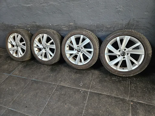 5-6mm! Originele VW Golf 8 5H Gavia 17 inch velgen 5x112 winterbanden 205/50R17 Bridgestone