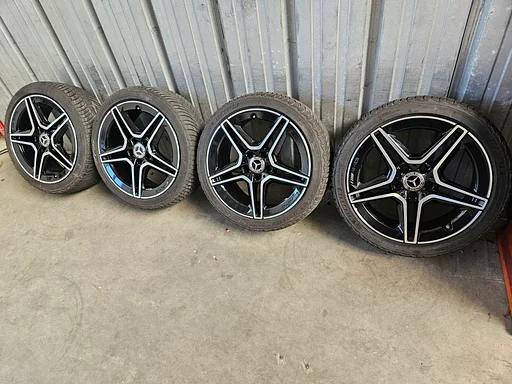 6mm! Originele Mercedes A35 W177 AMG 4Matic 18 inch zwarte velgen 5x112 TPMS winterbanden 235/40R18 Michelin