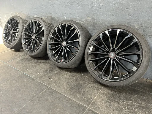 6mm!  Audi A3 VW Caddy Golf Leon 19 inch zwarte velgen 5x112 zomerbanden 235/35R19 Tyfoon