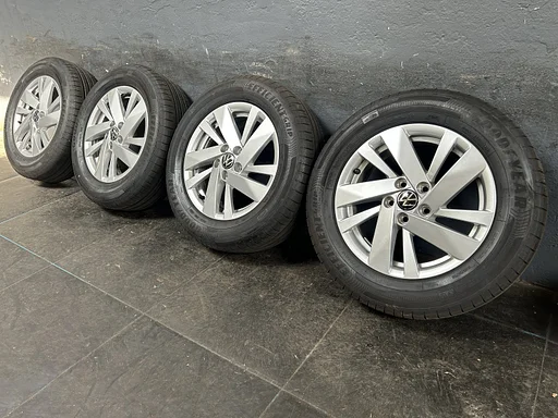 7mm! Originele VW Polo 6 2G AW Ronda 15 inch velgen 5x100 zomerbanden 185/65R15 Goodyear