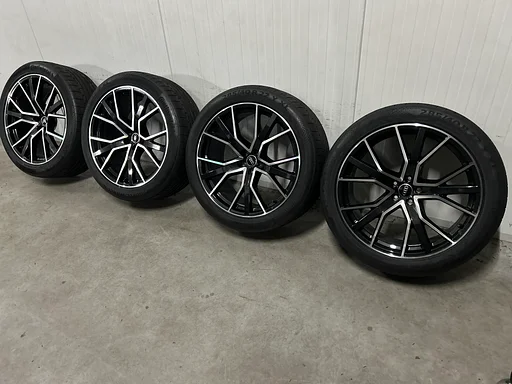 6mm! Originele Audi Q8 SQ8 RSQ8 Audi Sport 4M8 22 inch zwarte velgen 5x112 TPMS zomerbanden 285/40R22 Continental