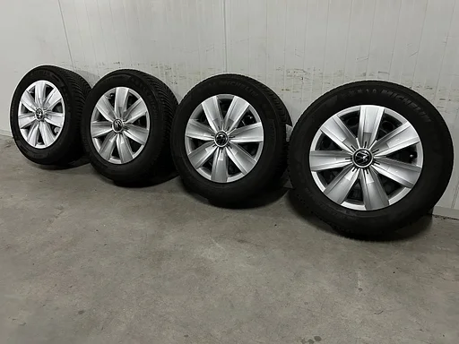 8mm! Originele Audi Q2 VW T-Roc Passat Skoda Karoq 16 inch stalen velgen 5x112 winterbanden 205/60R16 Michelin