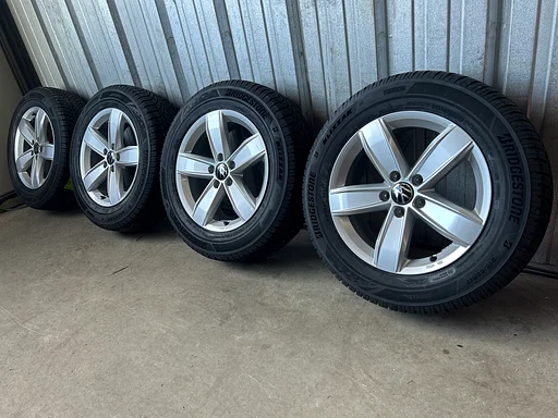 8mm! Nieuwe originele VW Tiguan II 5NA Corvara 17 inch velgen 5x112 winterbanden 215/65R17 Bridgestone