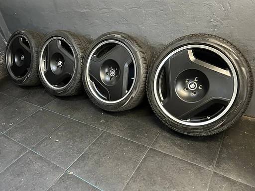 Nieuwe originele Heritage Canned Heat Satin Black Range Land Rover 23 inch zwarte velgen TPMS 5x120 allseasonbanden 285/40R23 Pirelli