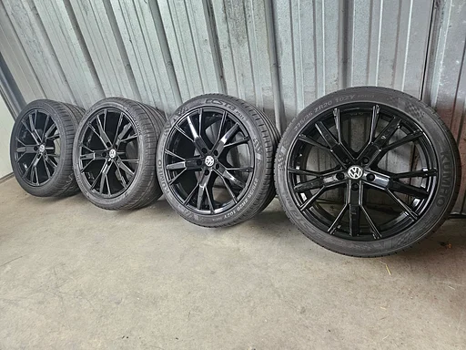 5-6mm! VW Transporter T5 GP T6 T6.1 T7 Multivan Bulli GMP Gunner 20 inch zwarte velgen 5x120 zomerbanden 275/35R20 Kumho