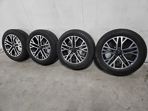 7mm! Originele Ford Kuga 18 inch zwarte velgen TPMS 5x108 winterbanden 235/60R18 Goodyear