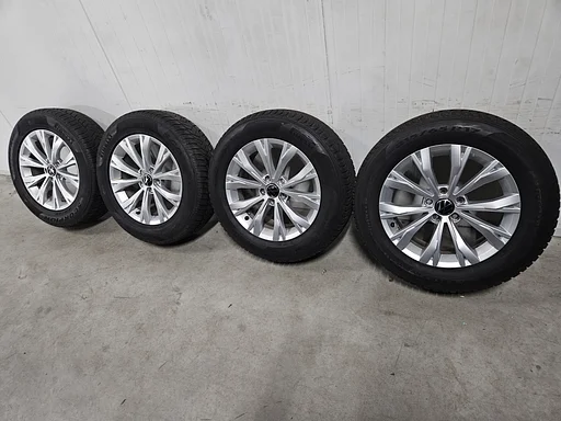 6mm! Originele VW Tiguan II 5NA Montana 17 inch velgen 5x112 winterbanden 215/65R17 Pirelli
