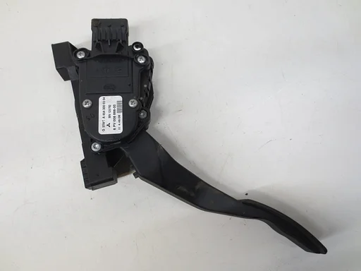 GASPEDAAL MITSUBISHI COLT