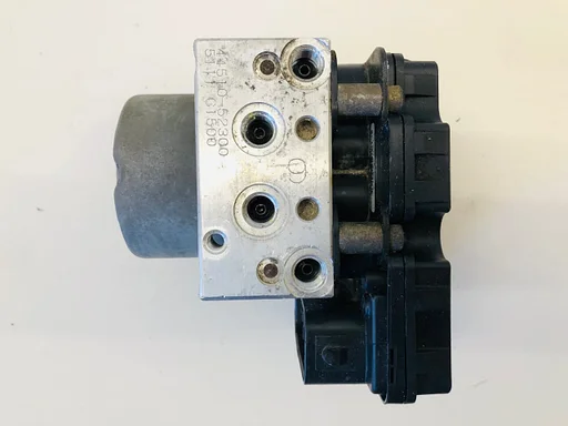 ABS POMP TOYOTA YARIS VERSO