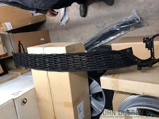 Kia Carens 2013> Onderste grille 86561A4000