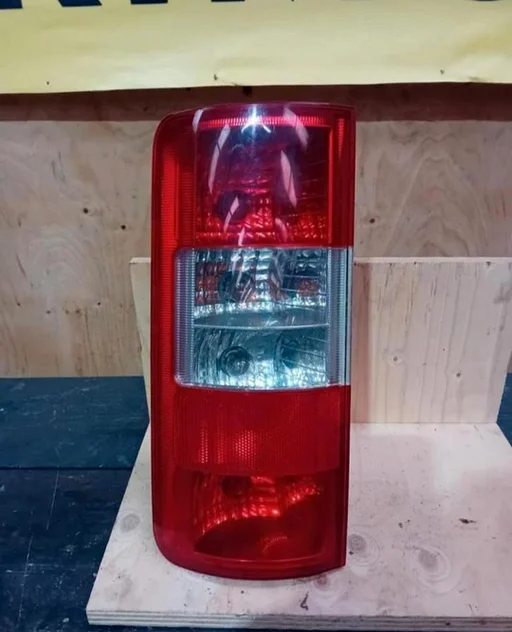 Linker achterlicht Ford Connect bj.2003
