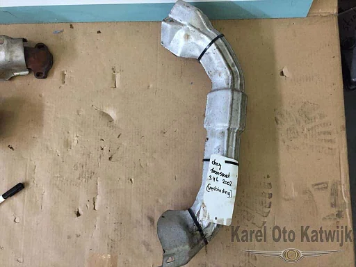 Verbinding uitlaatspruitstuk tussen voor en achter Chevrolet Trans Sport