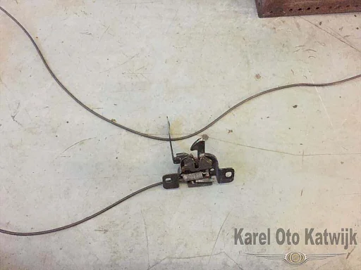 Motorkapslot mechaniek Chrysler 300C 3.0 CRD