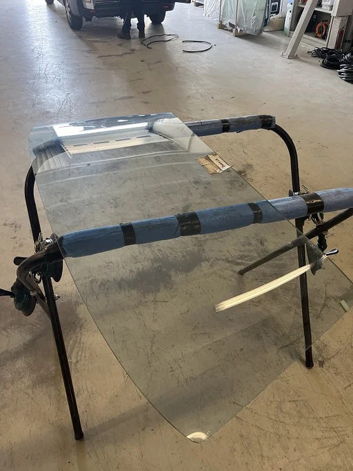 Nisssan CHERRY F11,BF10 2D SED 76 - 79 VOORRUIT HELDER