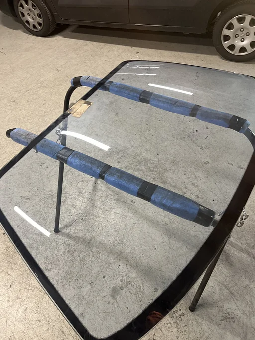 TOYOTA CELICA 71 - 77 3 DEURS LIFTBACK VOORRUIT GELAAGD BLAUW