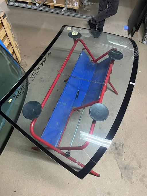 MAZDA 323 89 - 94 SED + STAT VOORRUIT GELAAGD Groen