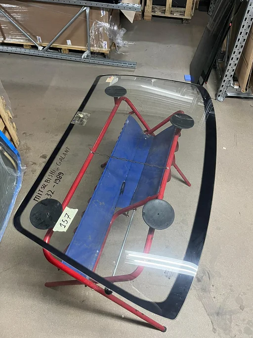 MITSUBISHI GALANT E32 HB 89 - 93 VOORRUIT GELAAGD