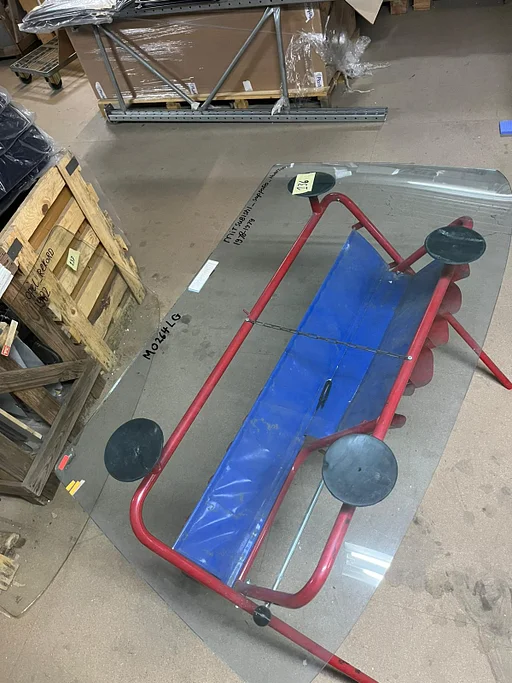 MITSUBISHI SAPPORO / LAMBDA 77 - 81 CPE VOORRUIT GELAAGD BLAUW