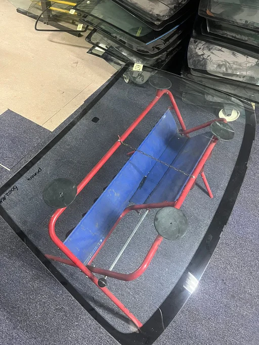 NISSAN PRIMERA P/W11 10/96 - 03/02 VOORRUIT GELAAGD GROEN MET SPIEGELSTEUN