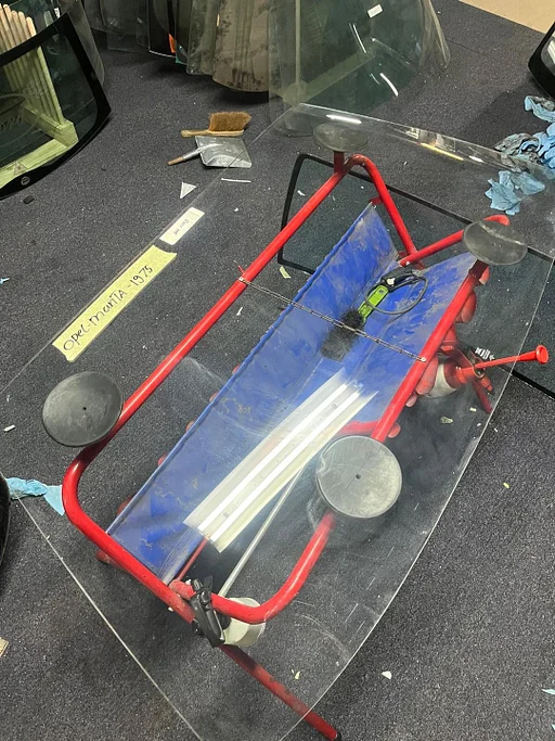 OPEL MANTA B 75 - 89 VOORRUIT GELAAGD HELDER