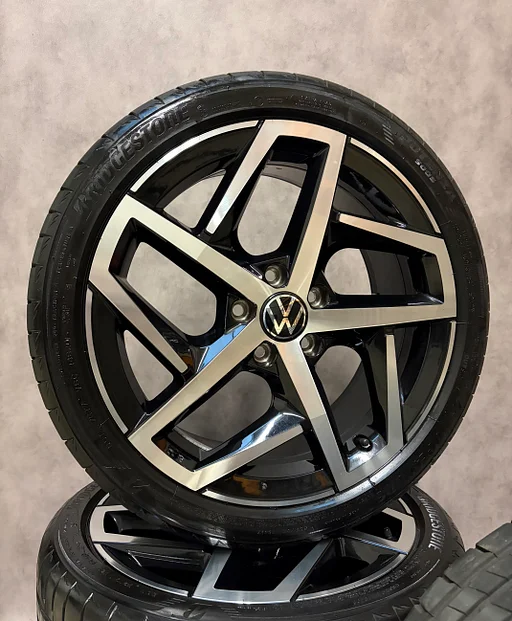 18'' Volkswagen Golf 8 R-Line ''Dallas'' velgen BTW