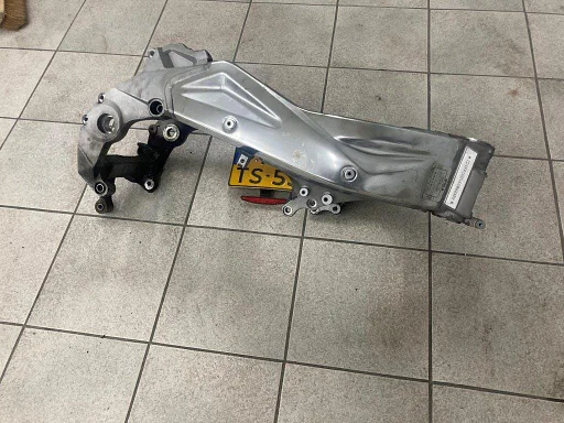 Frame met NL kenteken voor Aprilia Tuono 1000 2006 - 2011 RSV 1000 R V2  frame 202224