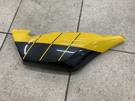 achterkuip rechts voor de BMW K1200S 2004 - 2008 rechter kuip achter kont kap zwart geel 202227